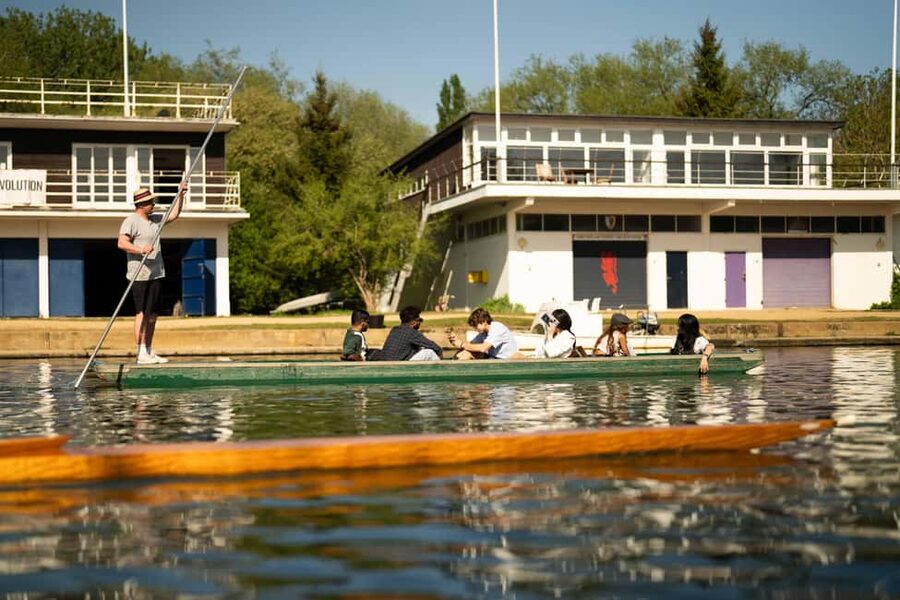 Oxford: Alumni-Led Walking & Punting Tour w/opt New College - Why this Oxford pairing works