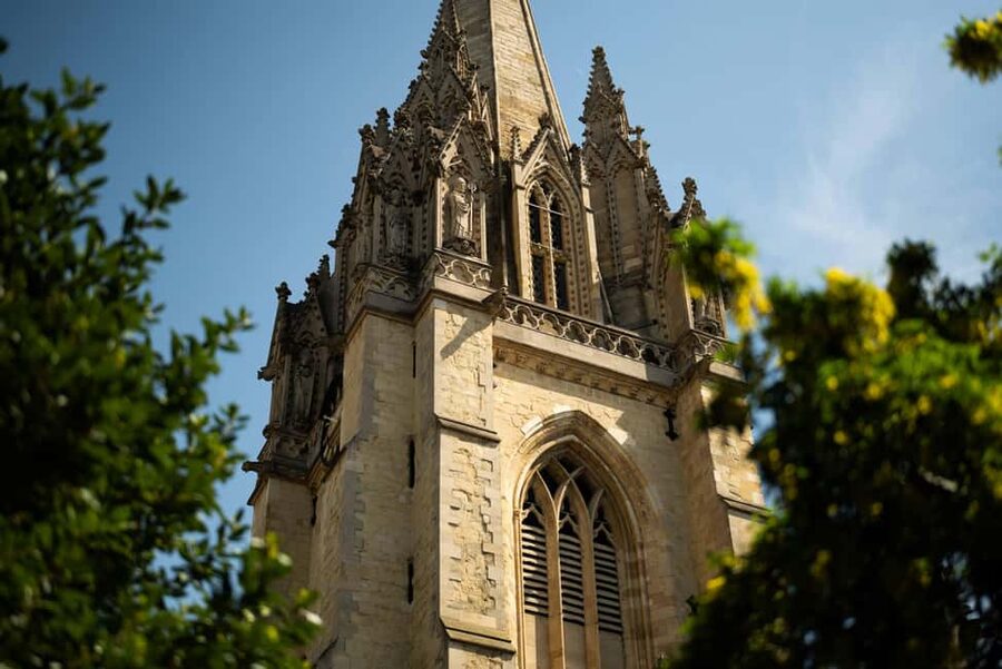 Oxford: Alumni-Led Walking & Punting Tour w/opt New College - Meeting at Broad Street