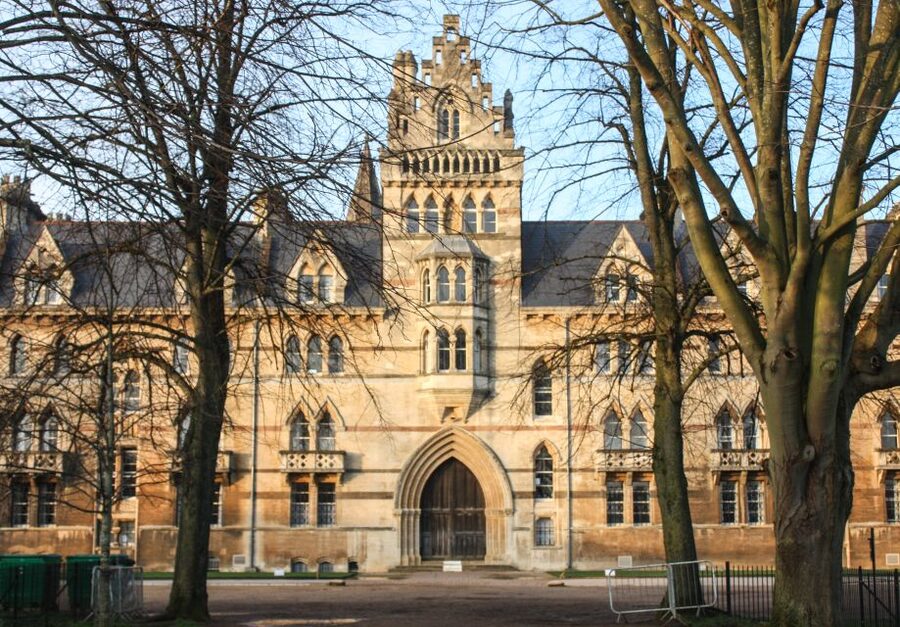 Oxford: Alumni-Led Walking Tour w/New College Entry Option - Meadows, Narnia, Alice, and literary Oxford