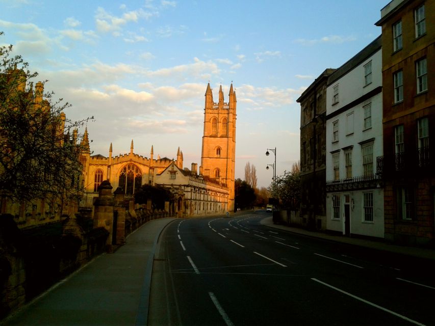 Oxford: C.S. Lewis & J.R.R. Tolkien Guided Walking Tour - Pace, weather, and hearing your guide