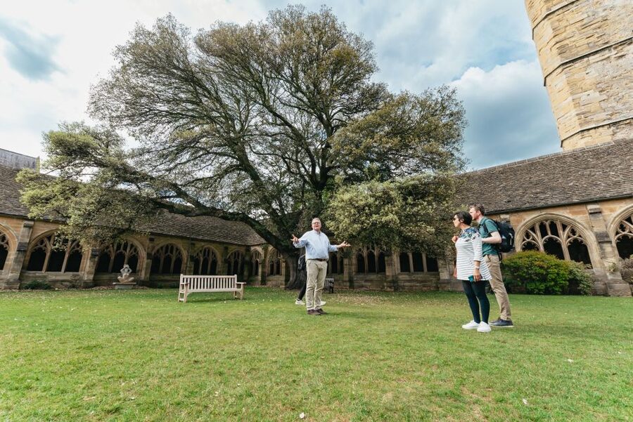 Oxford: City and University Tour, including college entry - Radcliffe Camera, Wren, and the dreaming spires