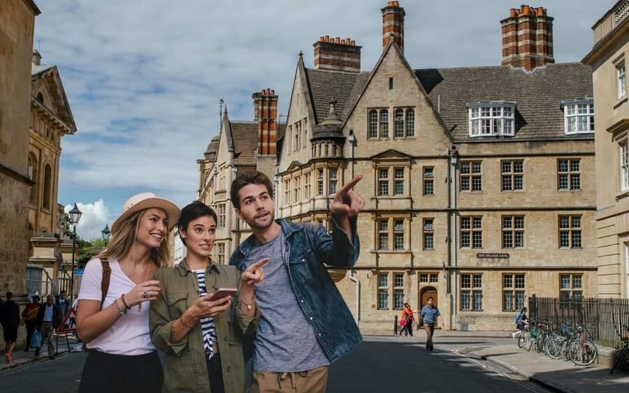 Oxford: City Tour & Exploration Game - From the Town Hall into the medieval center