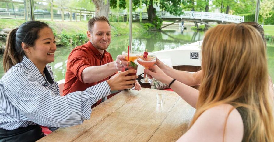 Oxford: Evening Sightseeing River Cruise with a Cocktail - Key points to know before booking