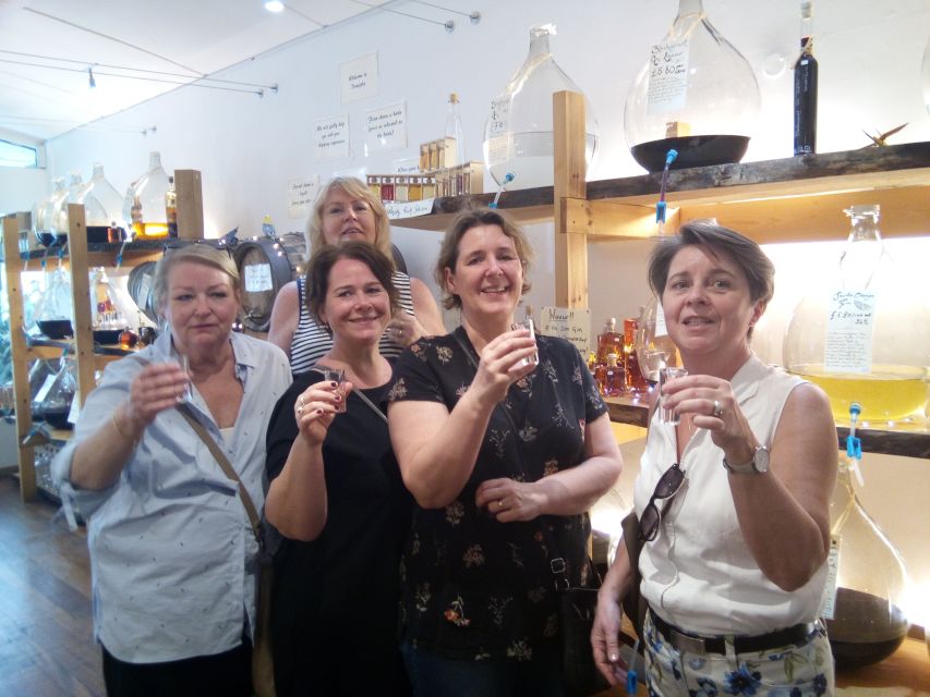 Oxford Food & Drink Tasting & Sightseeing Guided Tour - Entering a college or the Divinity School