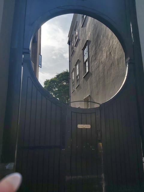 Oxford: Harry Potter Tour - Christ Church Meadow, Tom Tower, and the Kissing Gate