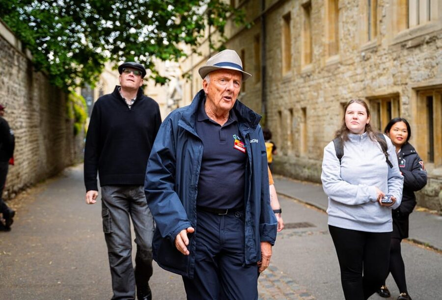 Oxford: Historic Pubs & Taverns Guided Walking Tour - Starting at Carfax Tower and Queen Street