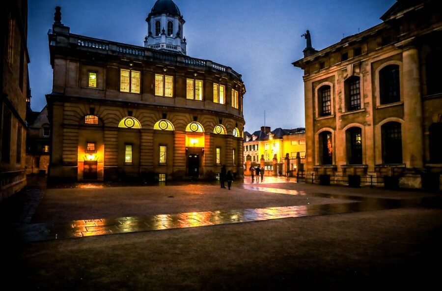 Oxford Official Ghost Tour - From dark lanes to famous university corners
