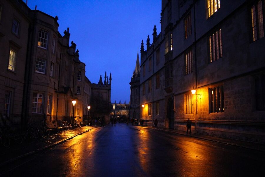 Oxford Official Ghost Tour - A storytelling tour, not a haunted attraction