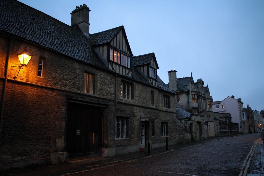 Oxford Official Ghost Tour - What to wear and how to prepare