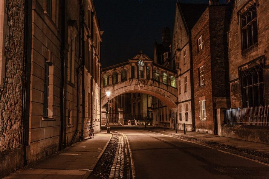 Oxford Official Ghost Tour - The meeting point at Broad Street and Turl Street
