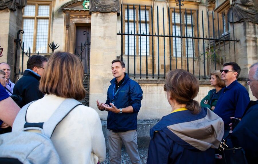 Oxford: Private Walking Tour with University Alumni Guide - Why a private Oxford tour works well