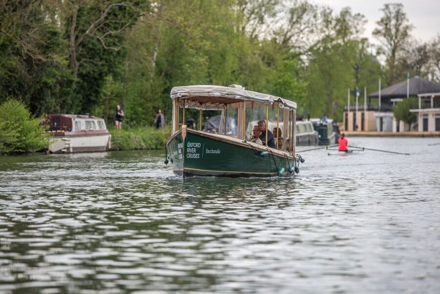 Oxford: River Cruise and 6-Course Tasting at The Folly - Boarding an Edwardian launch for Oxford’s river view