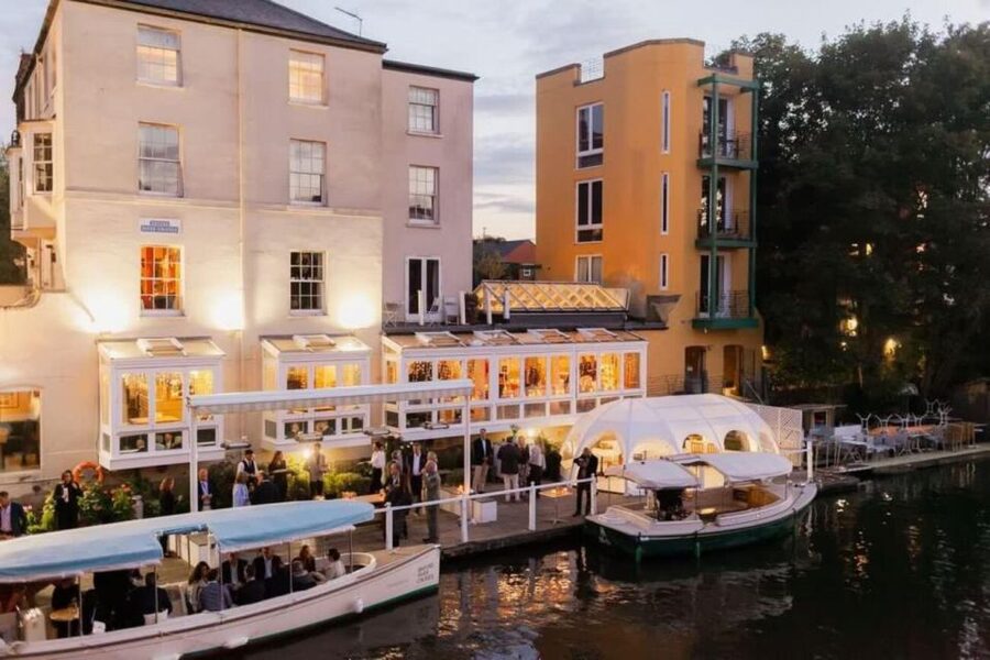 Oxford: River Cruise with 3-Course Meal - A glass of Prosecco on an Edwardian boat