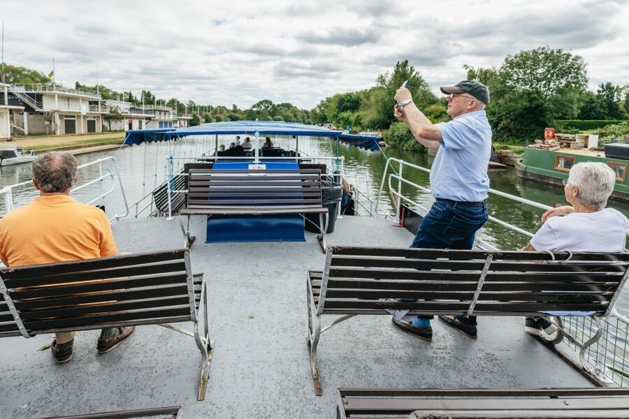 Oxford: River Thames Sightseeing Cruise - Leaving Folly Bridge for the southern river