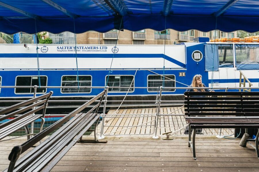 Oxford: River Thames Sightseeing Cruise - College boathouses, rowing, and river traffic