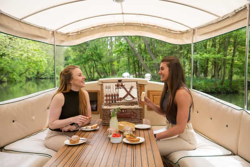 Oxford: Scenic Sightseeing Cruise with Gourmet Picnic - Osney Island, gardens, and the quieter riverbank