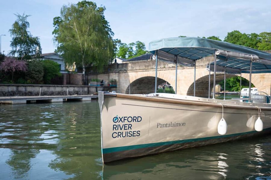 Oxford: Sightseeing River Cruise - What the guides add to the experience