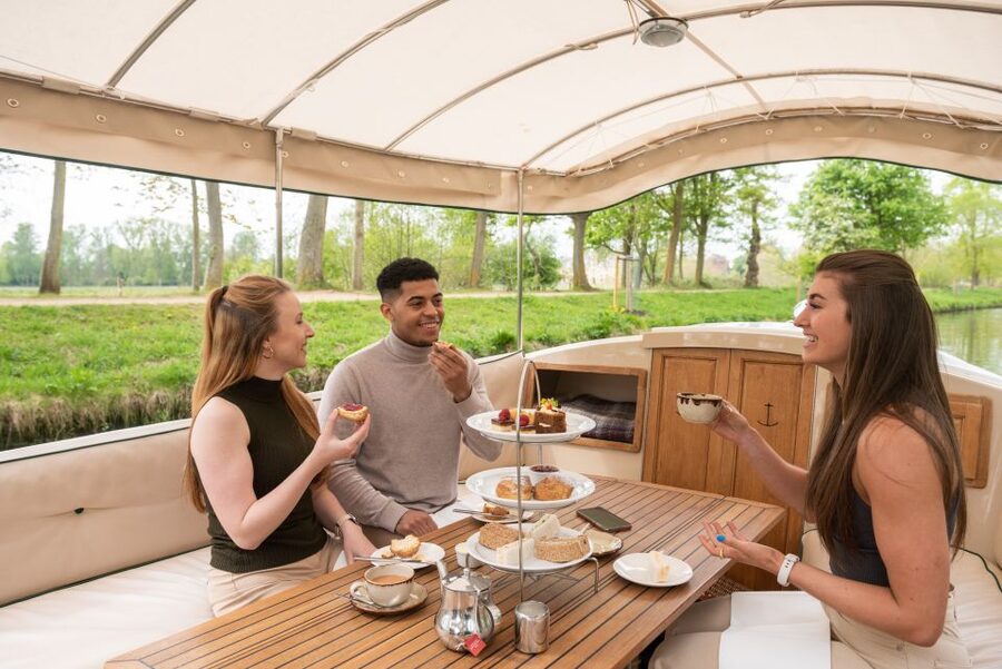 Oxford: Sightseeing River Cruise with Afternoon Tea - From Folly Bridge into Oxford’s rowing heart