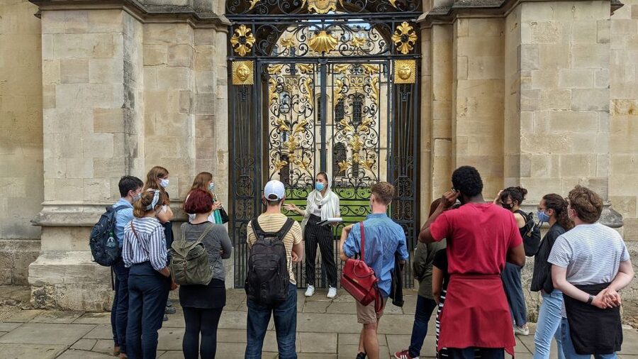 Oxford: The Original Uncomfortable Oxford™ Tour - The Faculty of History and Bonn Square