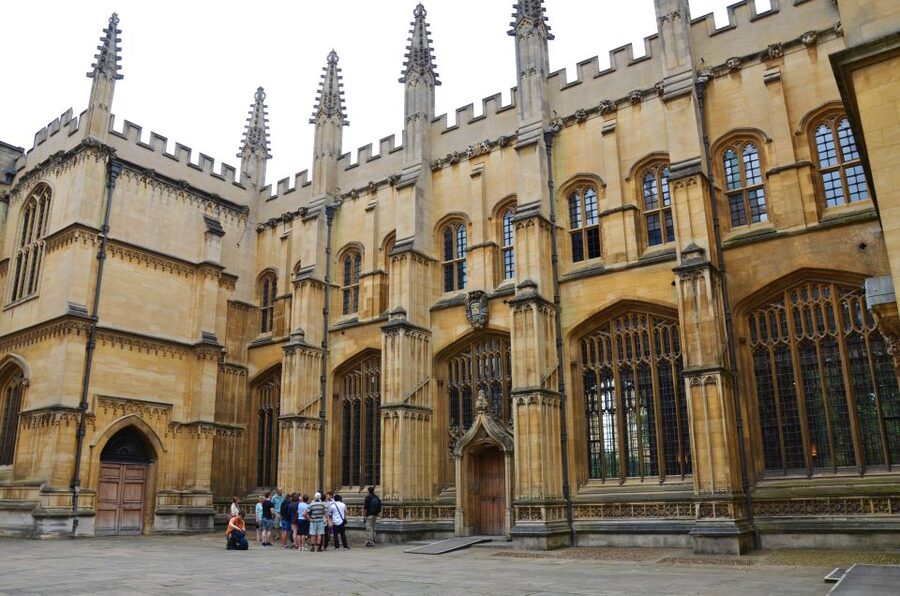Oxford: University and City Walking Tour with Alumni Guide - Harry Potter, Alice, Tolkien, and Oxford’s literary links