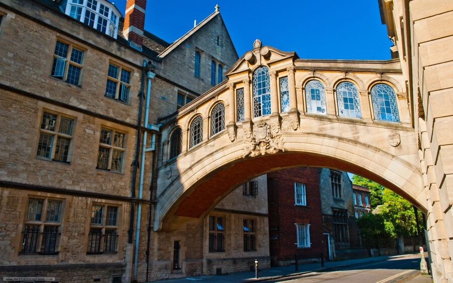 Oxford: University and City Walking Tour with Alumni Guide - Practical limits and small planning tips