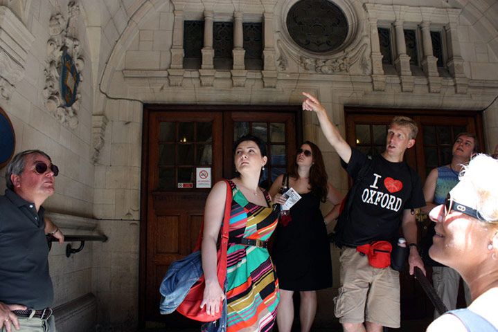 Oxford University: Guided Small Group Walking Tour - Inside a college or the Divinity School