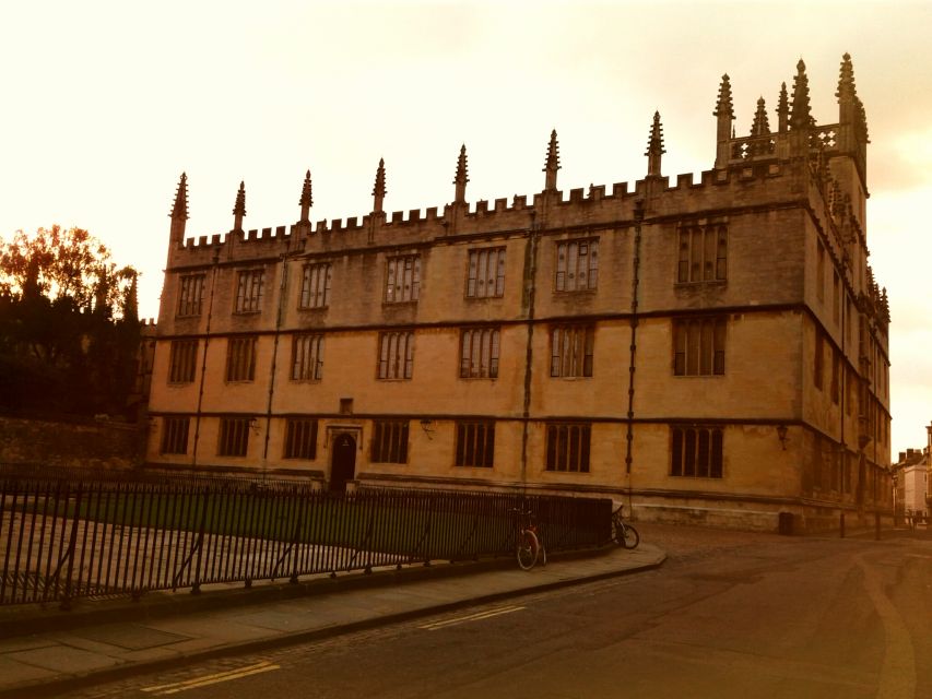 Oxford: University Tour for Prospective Students - Important limits on college access