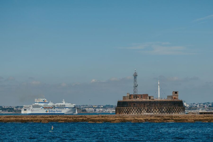 Plymouth: 1-Hour Scenic Harbour Cruise - Plymouth Hoe and Drake’s Island from the water