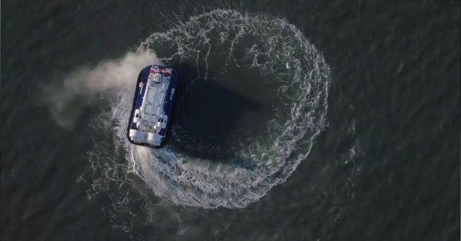 Portsmouth: Hovercraft Flight to the Isle of Wight - Arriving on Ryde’s beachside terminal