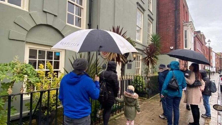 Portsmouth: Old Portsmouth Historical Walking Tour - Meeting Samuel at Landport Gate