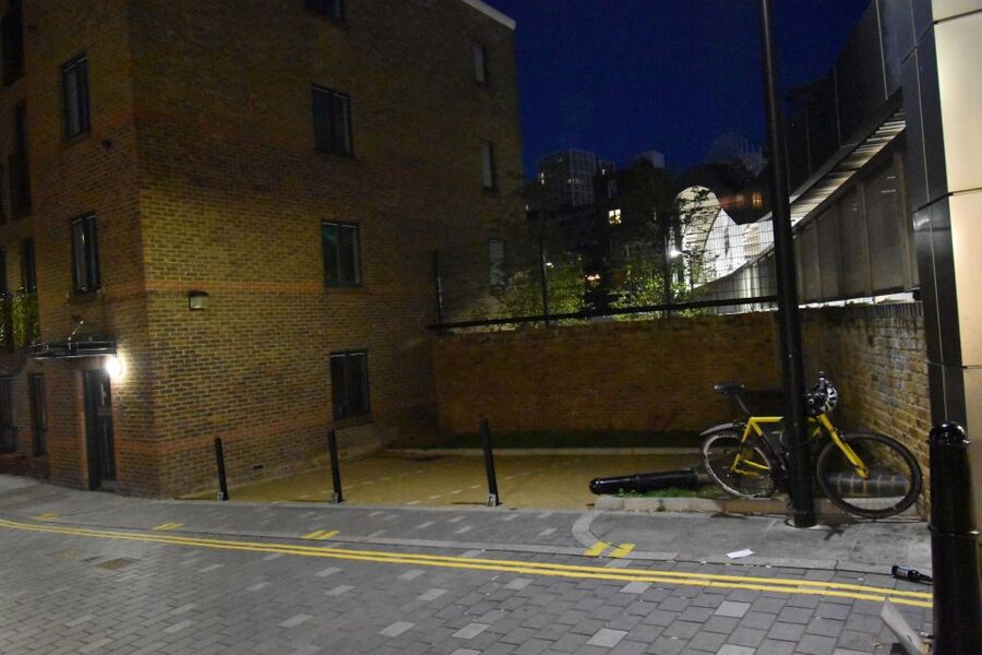 Private Jack The Ripper Tour of London - Practical advice for the three-hour walk