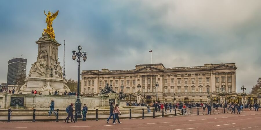 Private James Bond Fictional & Film Spy Tour of London - Whitehall and filming beside the machinery of government