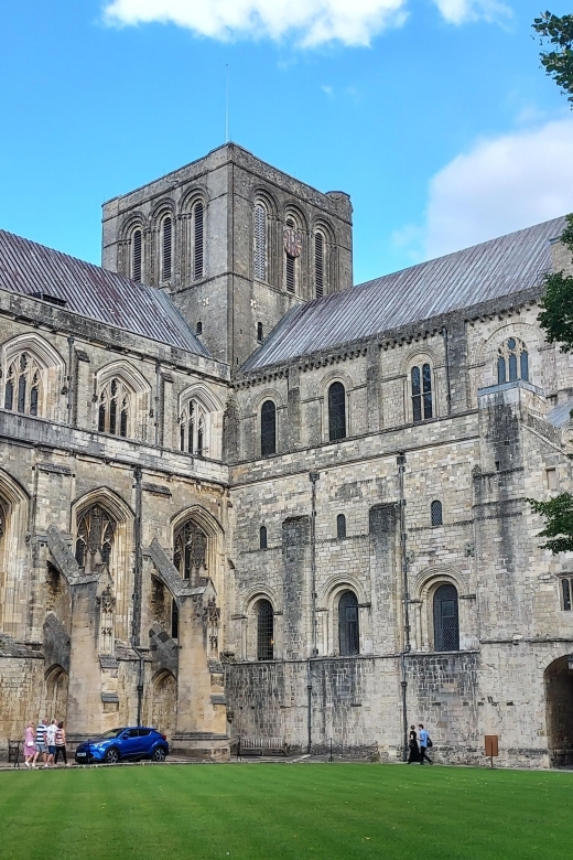 Private Winchester Walking Tour - Choosing between English and Spanish guiding