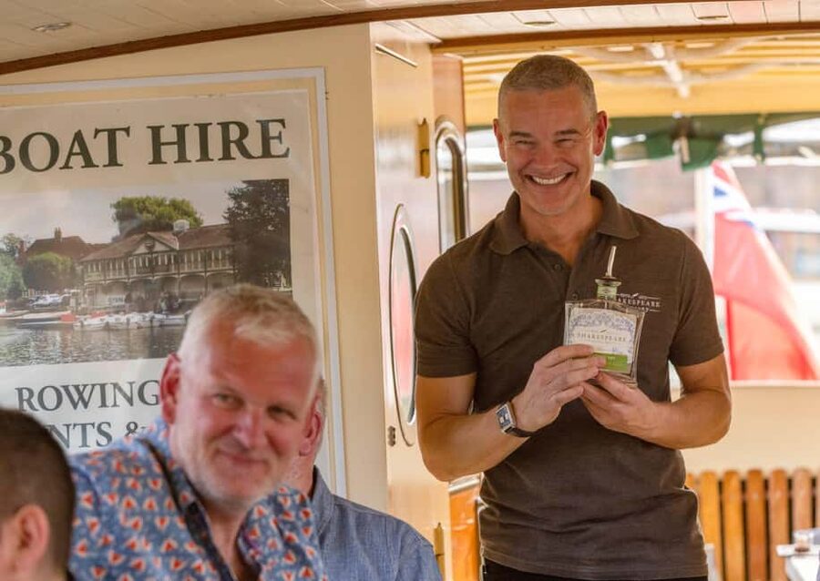 River Avon Gin Tasting Cruise - Buying a bottle after the tasting