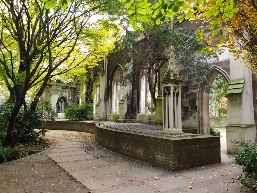 Roman Ruins to Blitz Bombings: London's Fiery History - St Paul’s Cathedral connects Wren to modern London