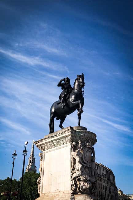 Royal London: from Tudors & Stuarts to Windsors Walking Tour - The Stuart crisis and a royal murder mystery