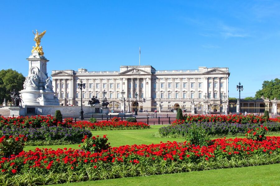 Royal London Tour incl Buckingham Palace & Changing of Guard - The panoramic coach tour covers the broad picture