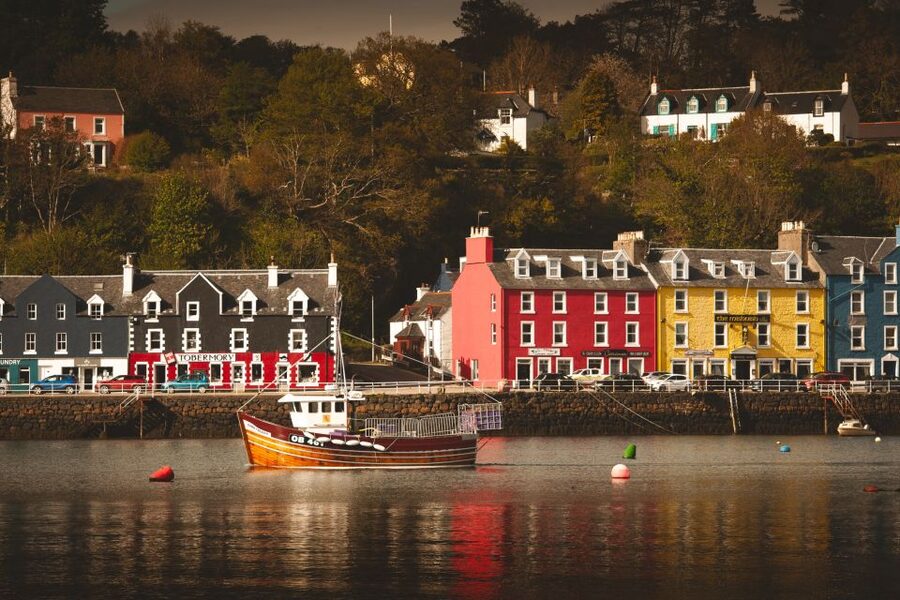Scotland: West Highlands, Mull and Iona 4-Day Tour - The minicoach, luggage rules, and daily comfort