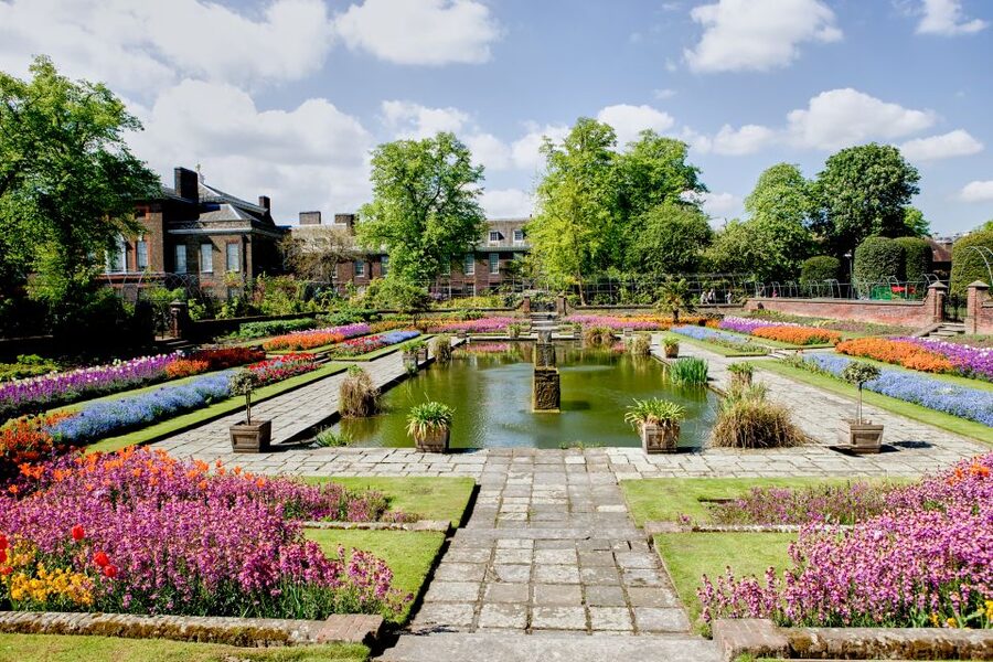 Secret Gardens of London Private Tour - Crossing The Thames To The Garden Museum