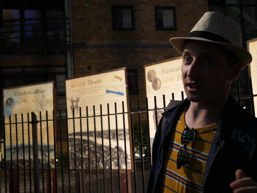 Shakespeare's London: Walking Tour - The Elizabethan pause: mead and period-style biscuits