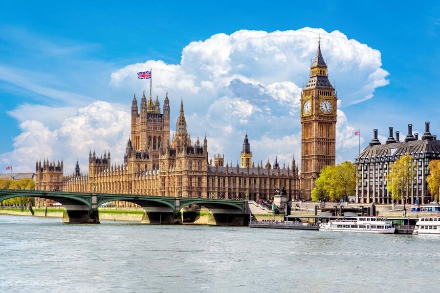 Skip-the-Line London Westminster Abbey Guided Tour in German - Buckingham Palace: royal London from outside