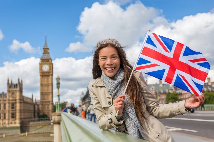 Skip-the-Line St Paul’s Cathedral Private Tour in London - The crypt and its famous monuments