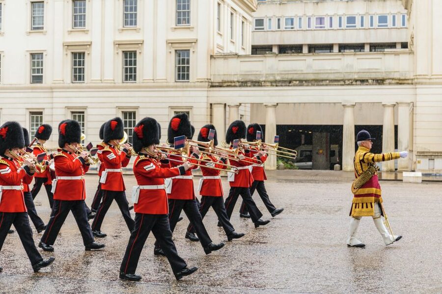 Skip the line Westminster Abbey & Guard Change Ceremonies - Westminster Abbey: 1.5 hours among coronations and famous graves