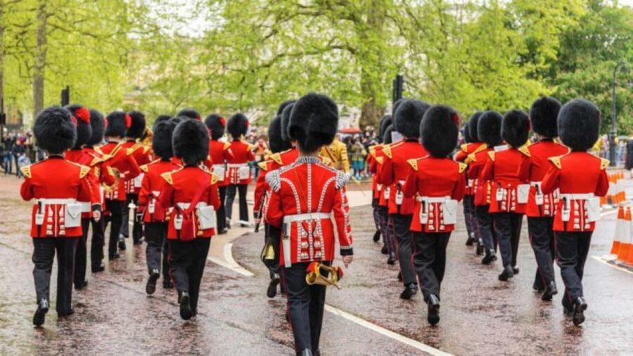Skip the line Westminster Abbey & Guard Change Ceremonies - St. James’s Park: the quieter link between ceremonies
