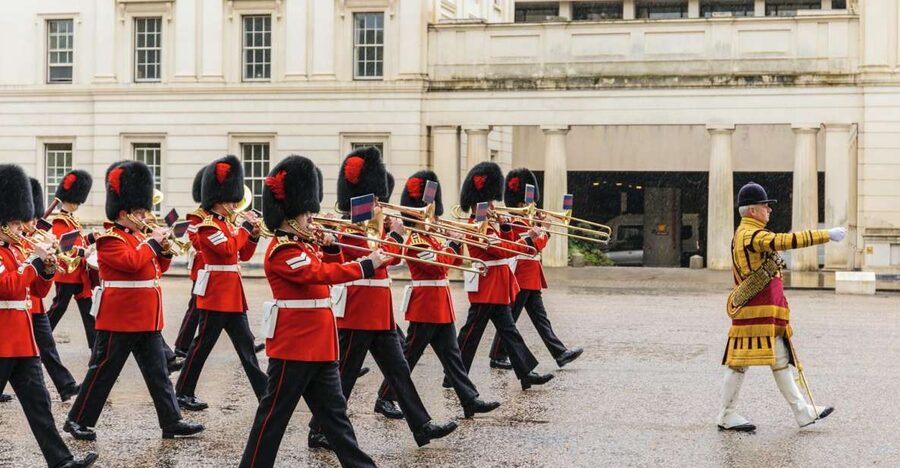 Skip the line Westminster Abbey & Guard Change Ceremonies - Meeting the guide at Parliament Square