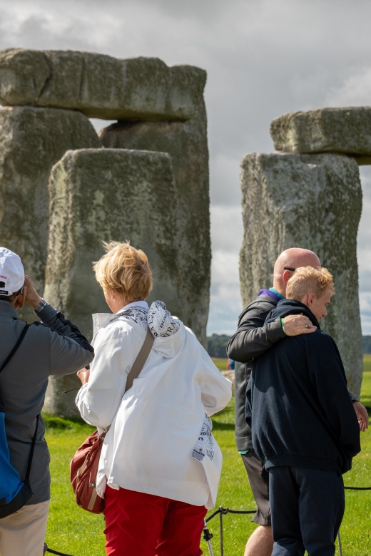 Southampton: Cruise Transfer to London via Stonehenge - Luggage rules are stricter than they look