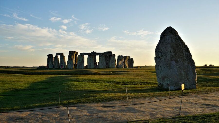 Southampton: Cruise Transfer to London via Stonehenge - Guides, drivers, and the human side of the day