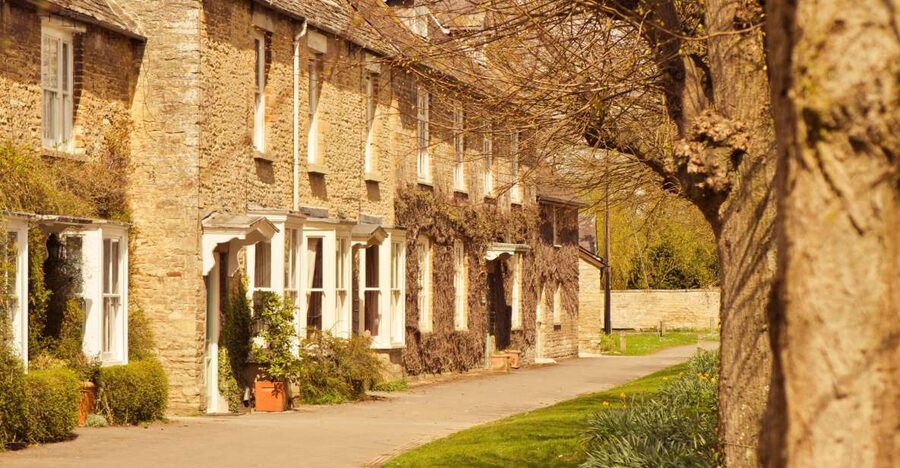 Southampton: London via the Cotswolds, Oxford and Pub Lunch - Bibury and Arlington Row, the postcard stop