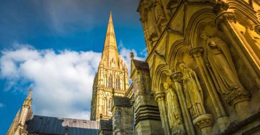 Southampton: Transport to London with 3 Sightseeing Stops - Salisbury Cathedral and the Magna Carta