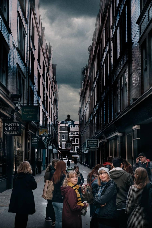 Spanish Language : Original Harry Potter Walking Tour - Starting with House sorting at Southwark View Point